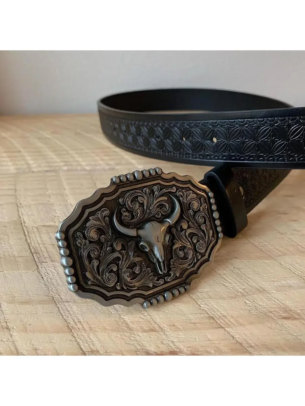 American Western Silver Bull Buckle Black leather belt with silver-toned brass b